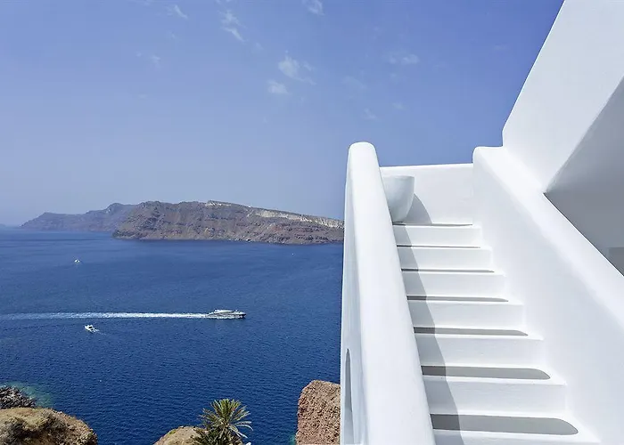 Chroma Suites Oia 
