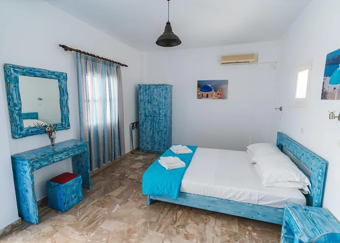 Pet friendly Spiridoula Villa - Santorini Seaside Retreats Perissa 