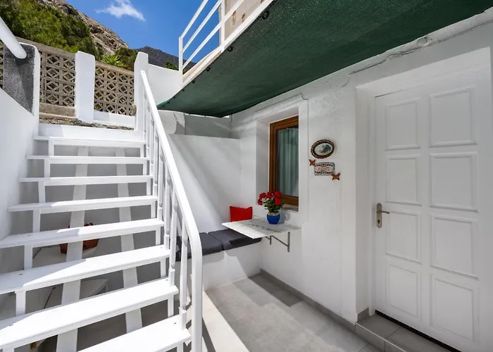 Moschatos Beach House Kamari 