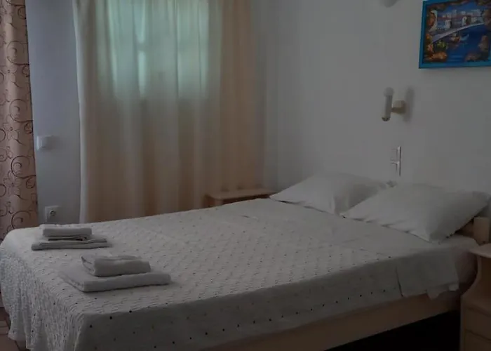 Dimitris Studios Perissa 