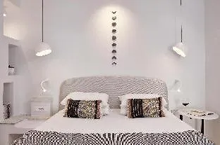 Fira (Santorini) Resorts