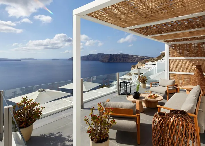 Oia (Santorini) Hotels With Pool