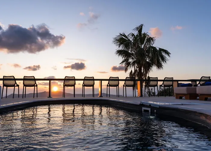 Mill Houses New Elegant Suites Φηρά