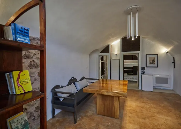 Hostel 16 Oia
