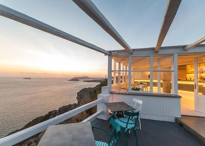 Megalochori (Santorini) hotels near Akrotiri Archaeological Site