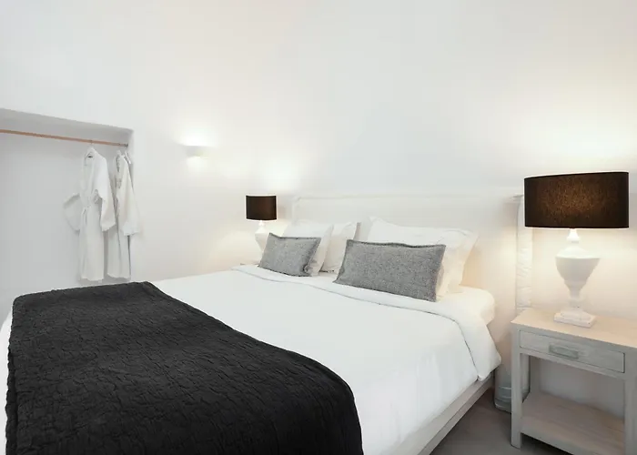 Aqua Luxury Suites By Nomee Hospitality Group Imerovigli 