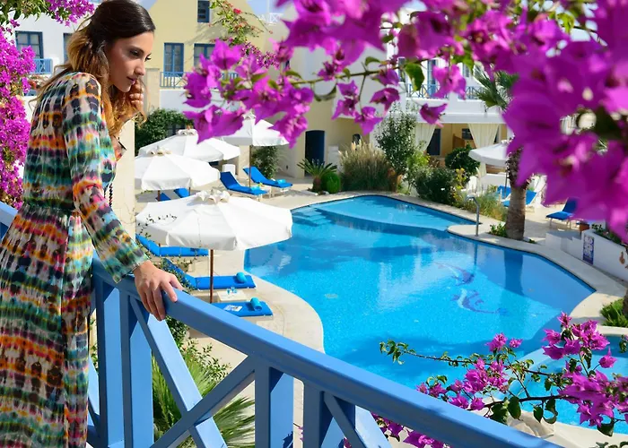 Hôtels de Luxe à Kamári près de Musée du vin Koutsoyannopoulos