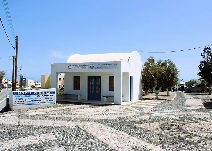 The Three Anchors Rooms Perissa