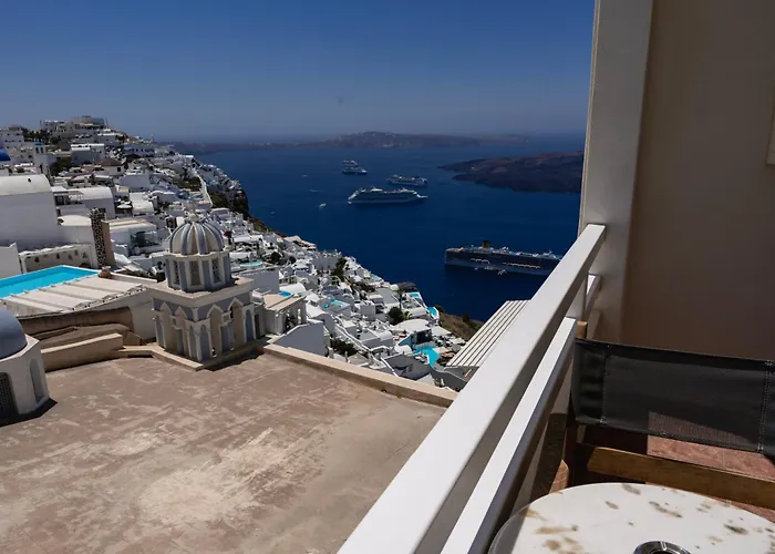 Firostefani hotels near Museum of Prehistoric Thira