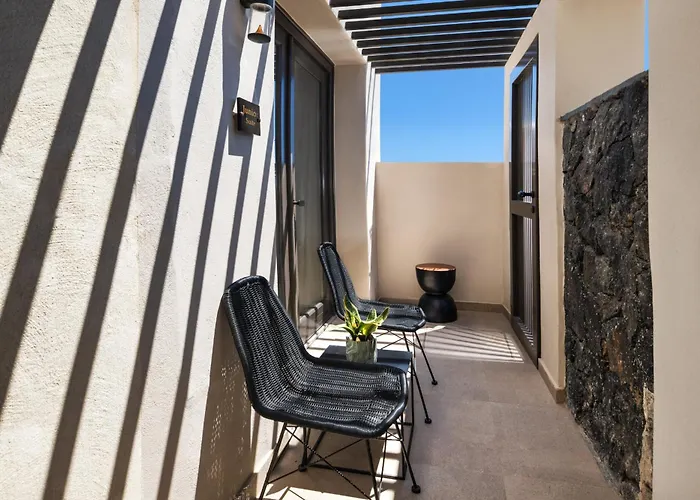 Uma Ray Suites Fira 