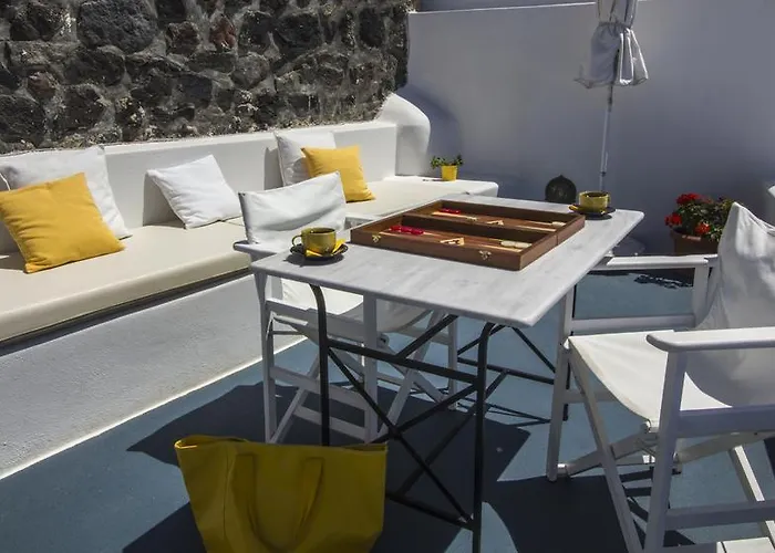 Pet friendly Heliades Apartments Imerovigli 
