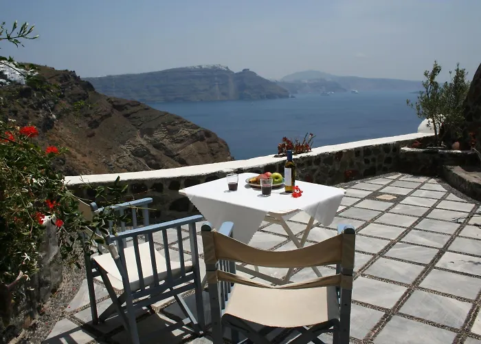 Pet friendly Lava Oia'S Apartment