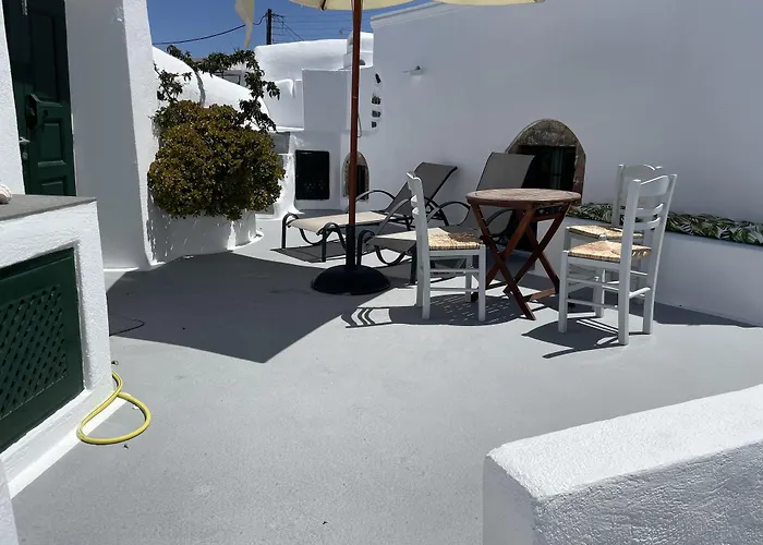 Charming 2-Bed Villa In Thera With Outdoor Hot Tub Φηρά