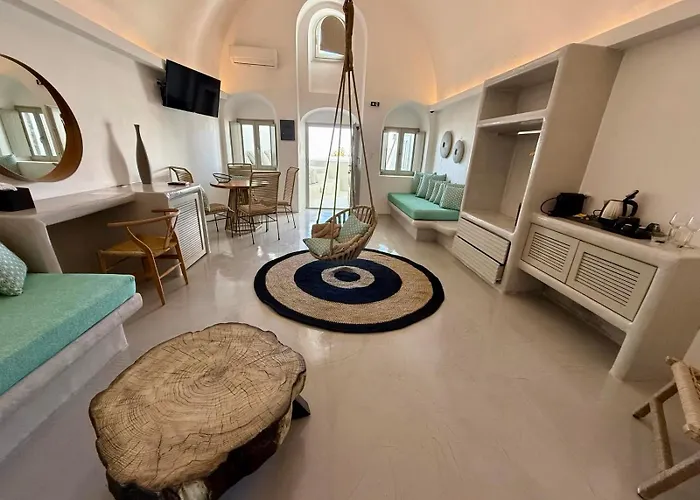 Kaleidoscope Imerovigli Suites