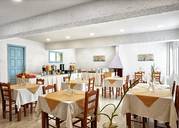 Pyrgos Kallistis hotels near Santorini caldera