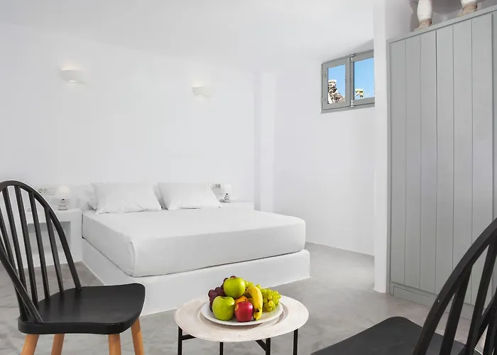 Lava Suites & Lounge Fira 