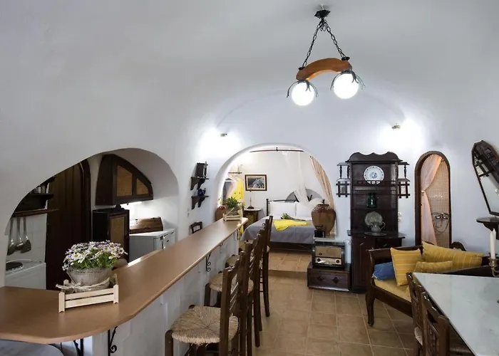 Mylopetres Traditional Houses Finikia Oia 