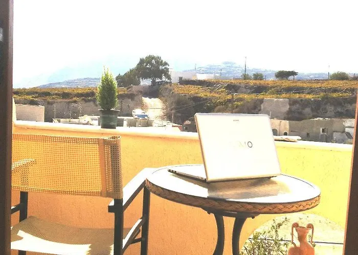 Emmanouela Studios & Villas Karterados 